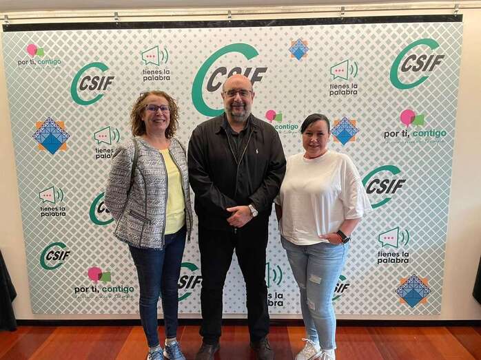 Las dos delegadas sindicales de Telde con el presidente nacional de CSIF, Miguel Borra/TA.